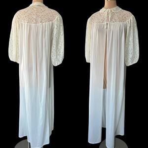 EUC Vintage 60s Radcliffe Cream Robe with Lace Yoke and Puff Sleeves One Size